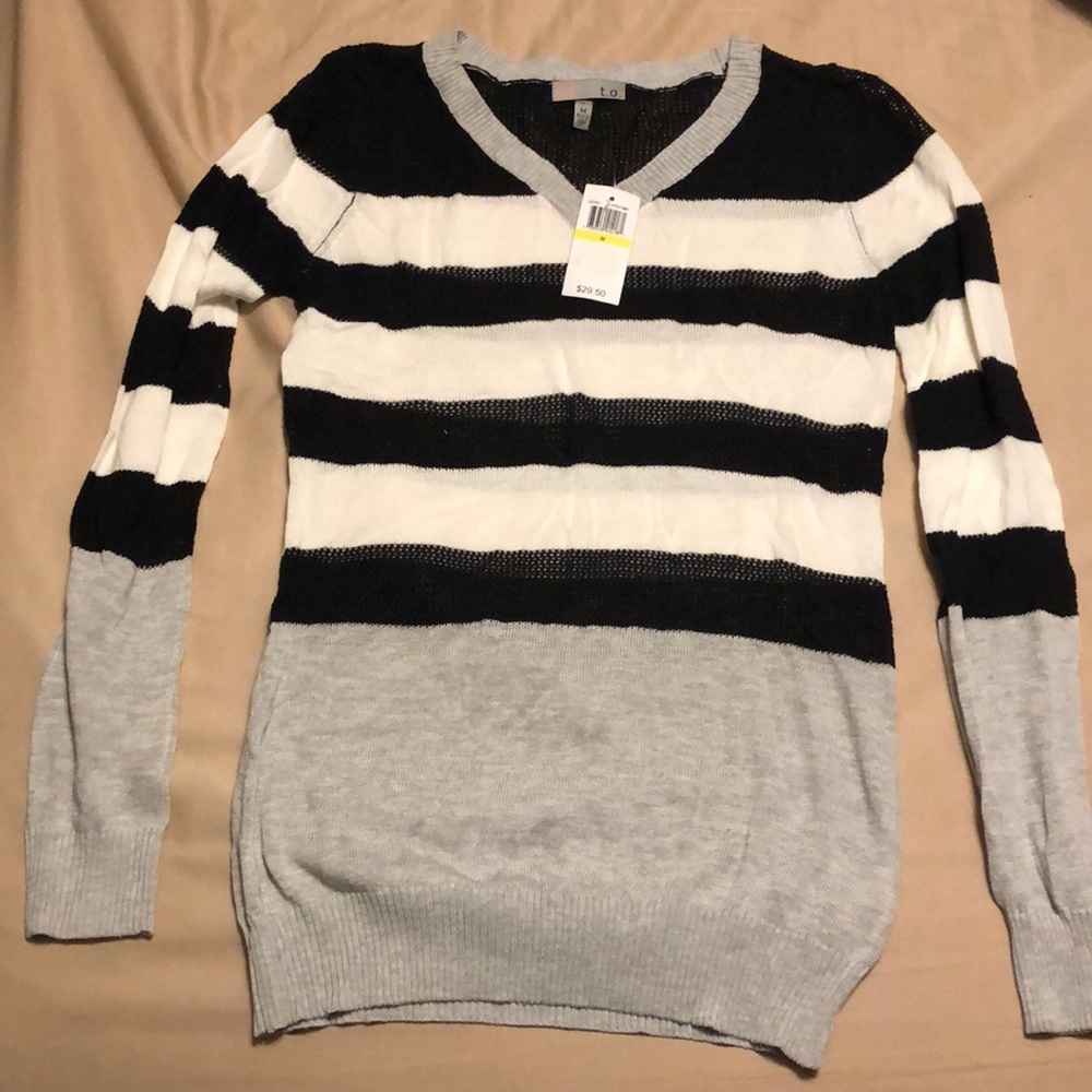 💟*BNWT* sweater with black mesh.